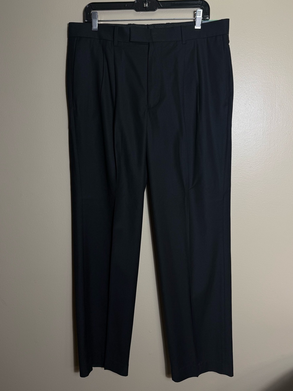 Perry Ellis Portfolio Travel-Luxe Black Pleated Dress Pants 34x32 NWT